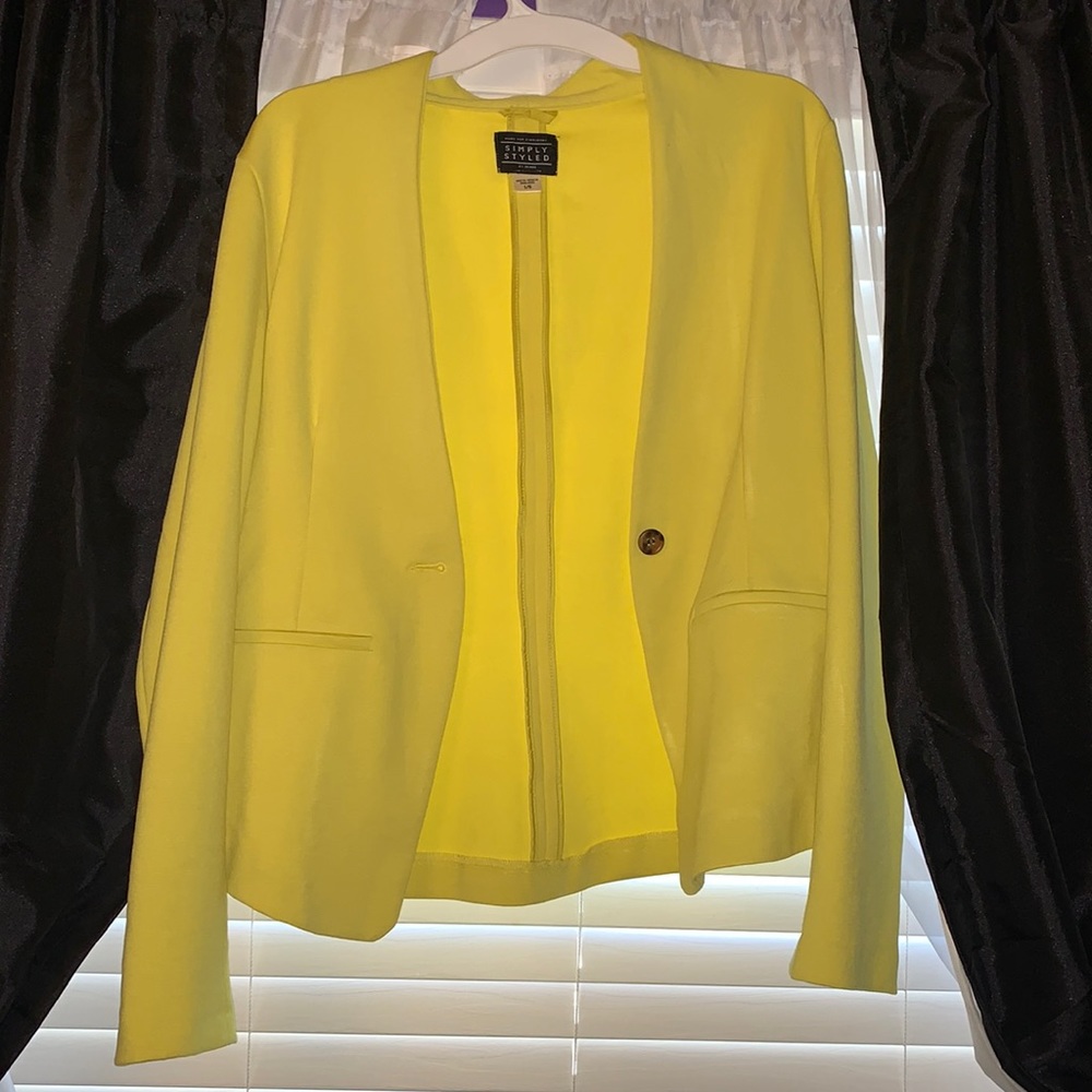 Yellow blazer